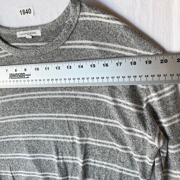 Caution to the Wind Women Long Sleeve Crewneck Blouse size S, Gray White Stripes - Picture 2 of 7